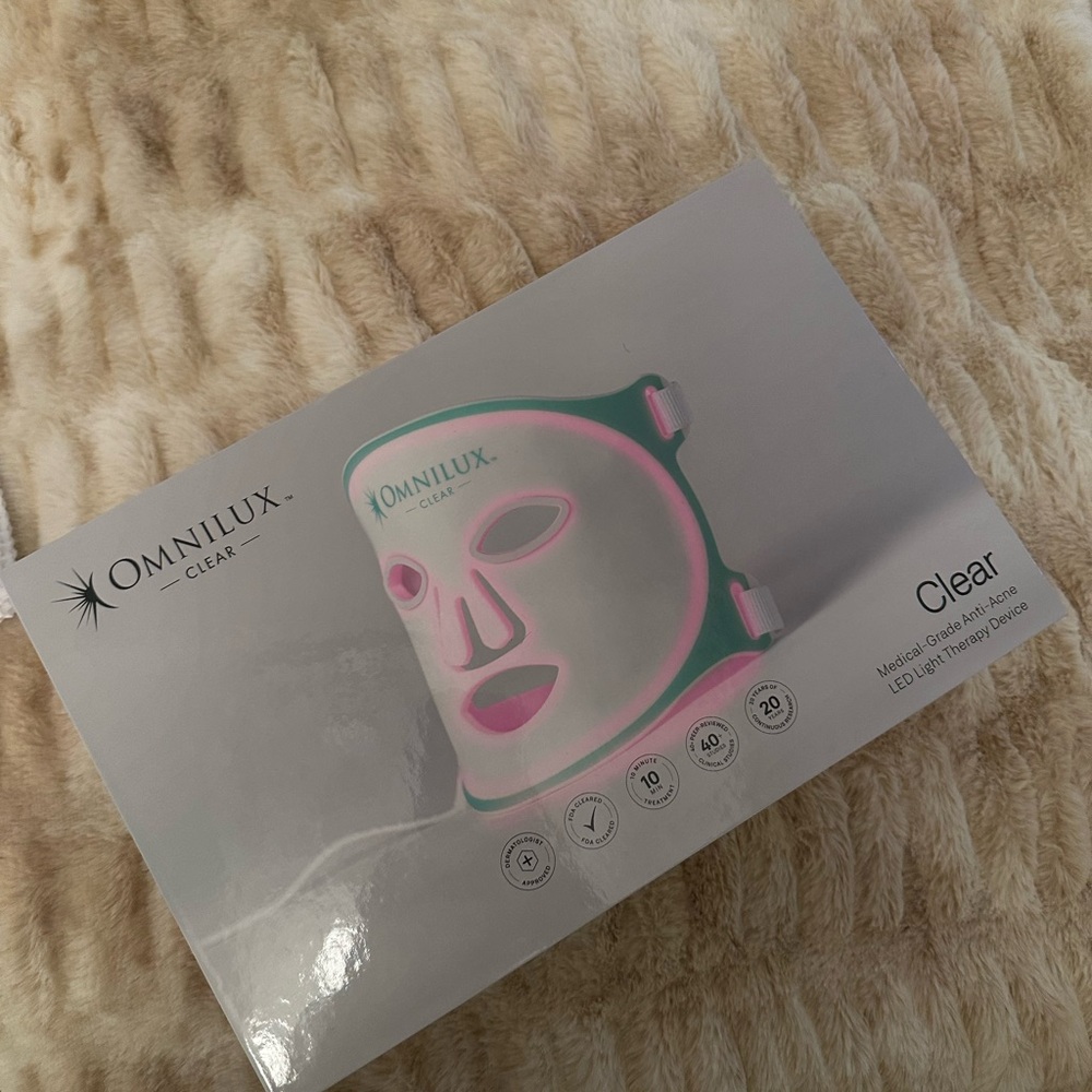Clear LED Light Therapy Mask - Picture 4 of 5